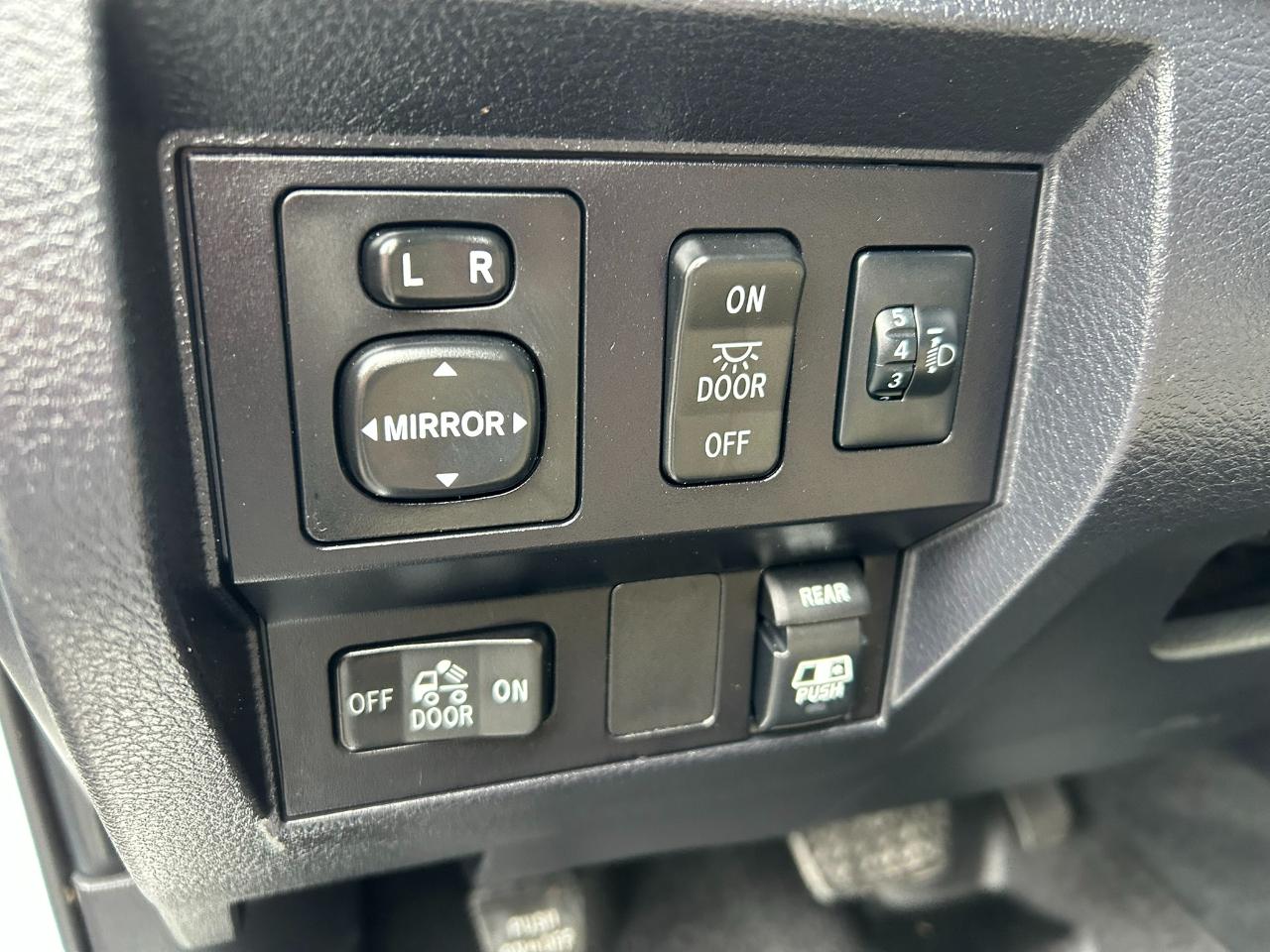 Toyota Tundra Limited 5.7L FFV Double Cab 4WD 2017