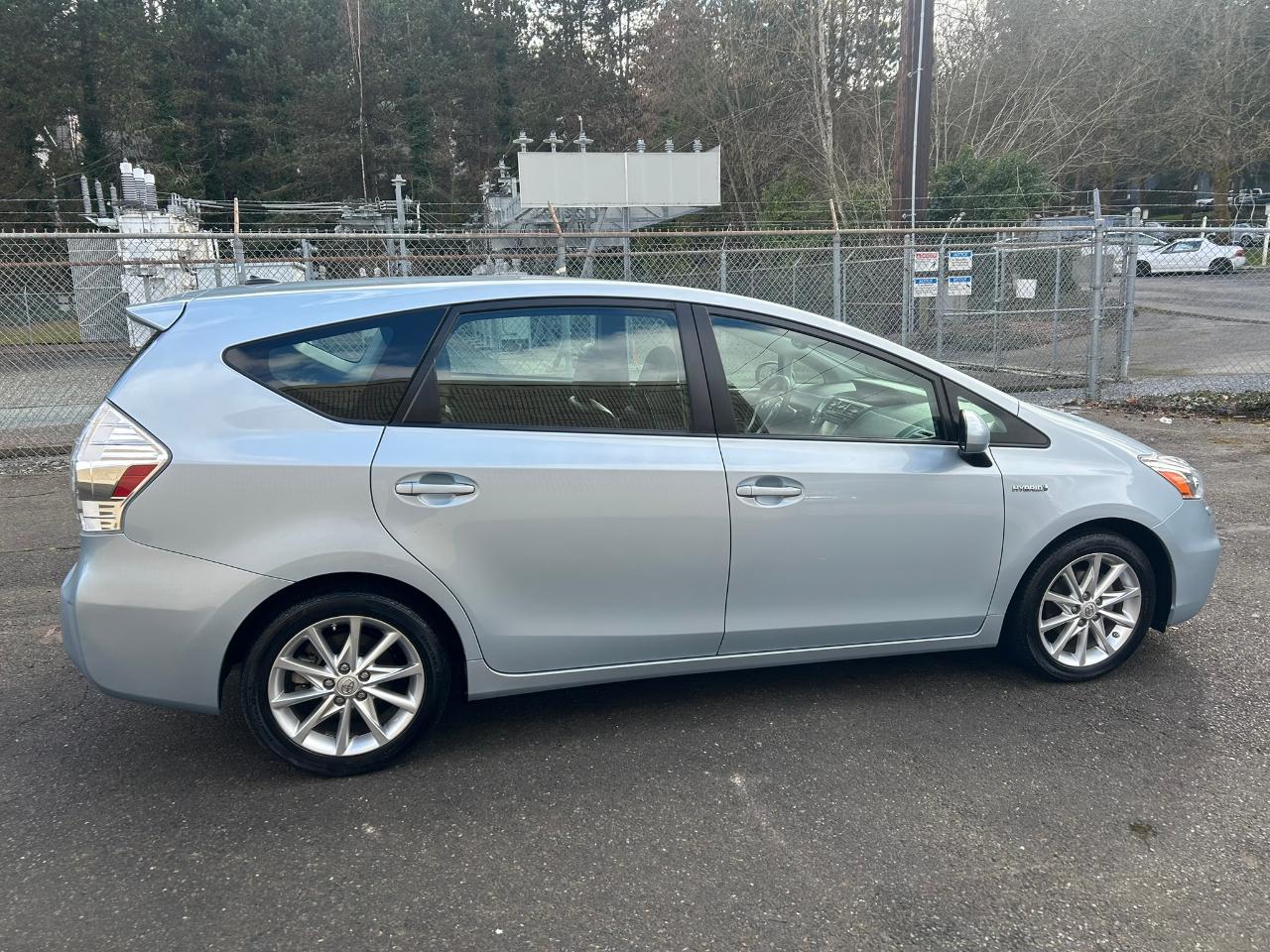 Toyota Prius V Five 2012