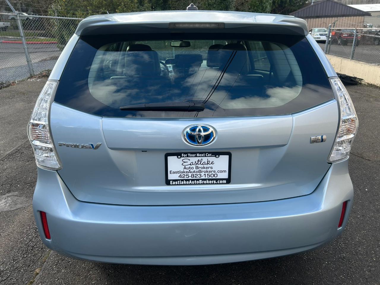 Toyota Prius V Five 2012