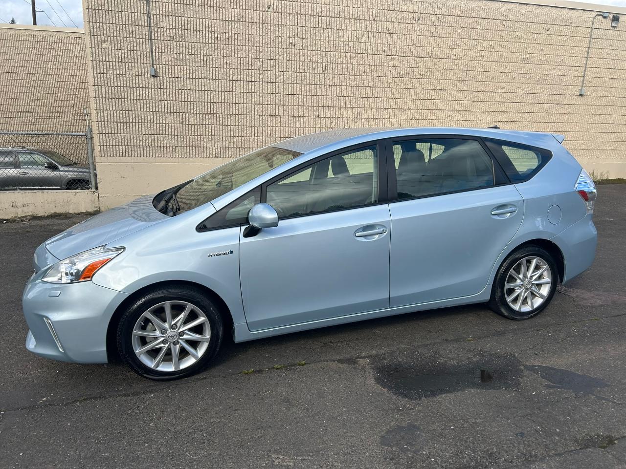 Toyota Prius V Five 2012