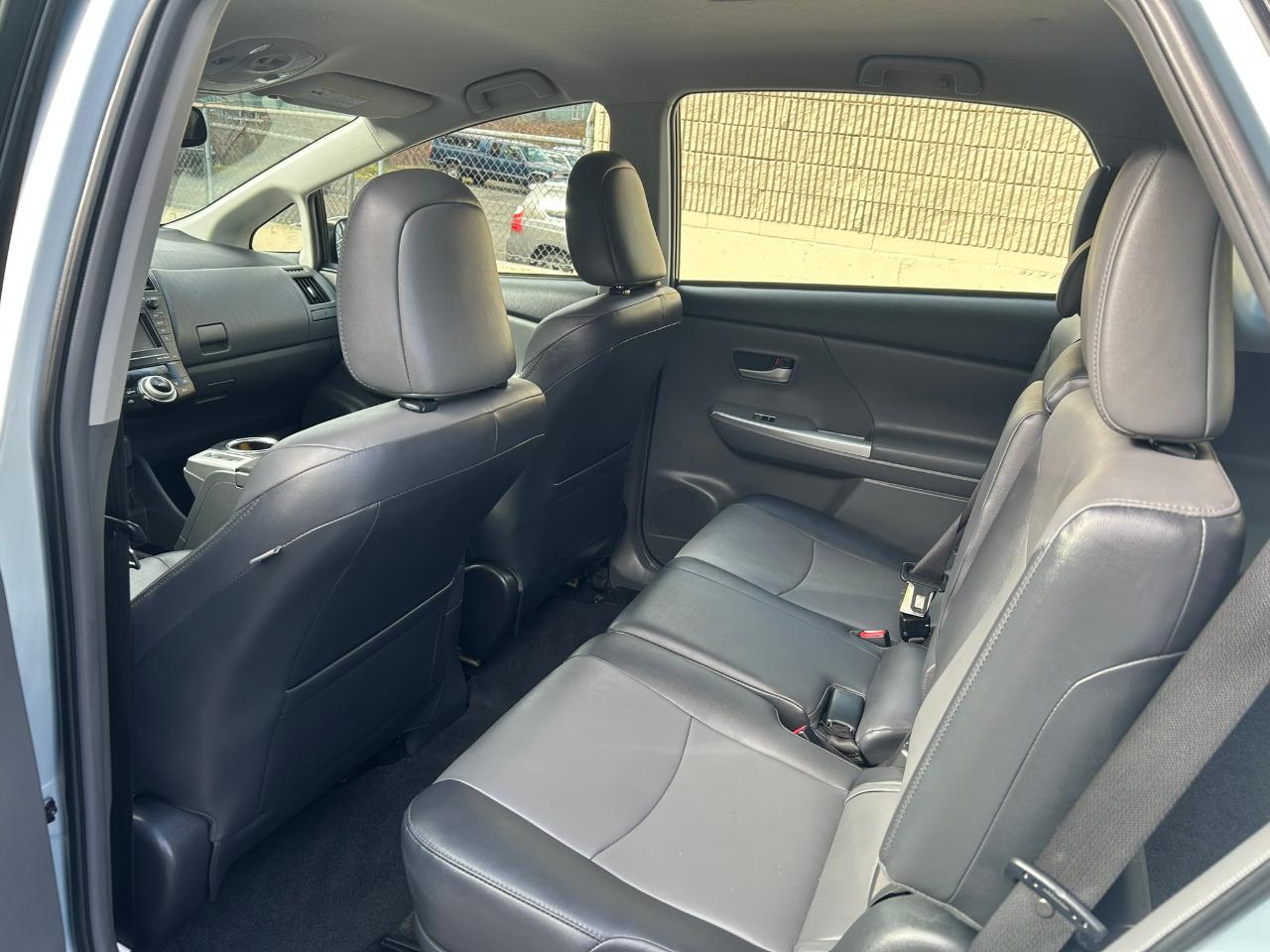 Toyota Prius V Five 2012