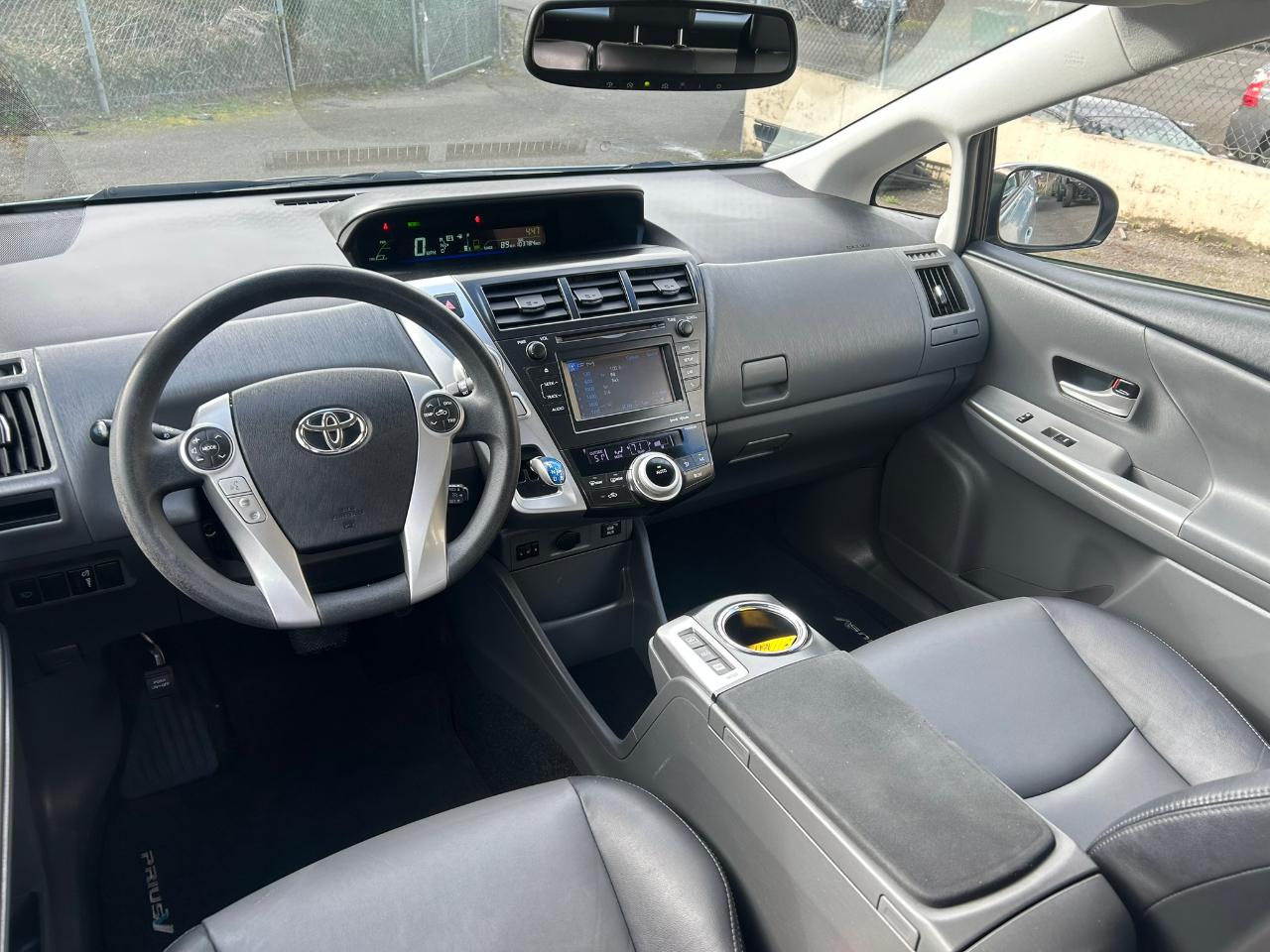 Toyota Prius V Five 2012