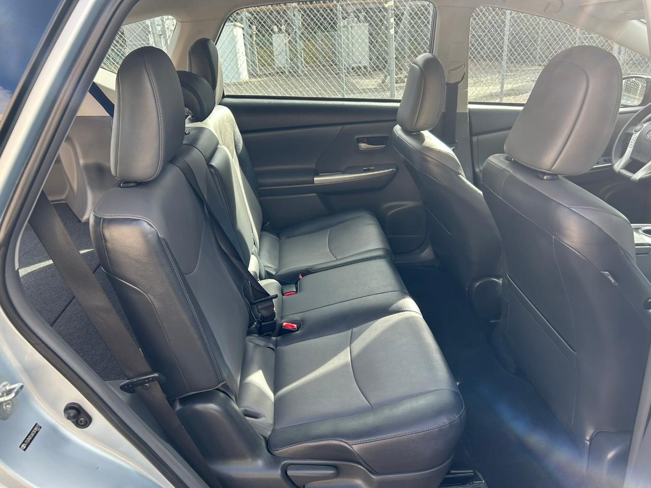 Toyota Prius V Five 2012