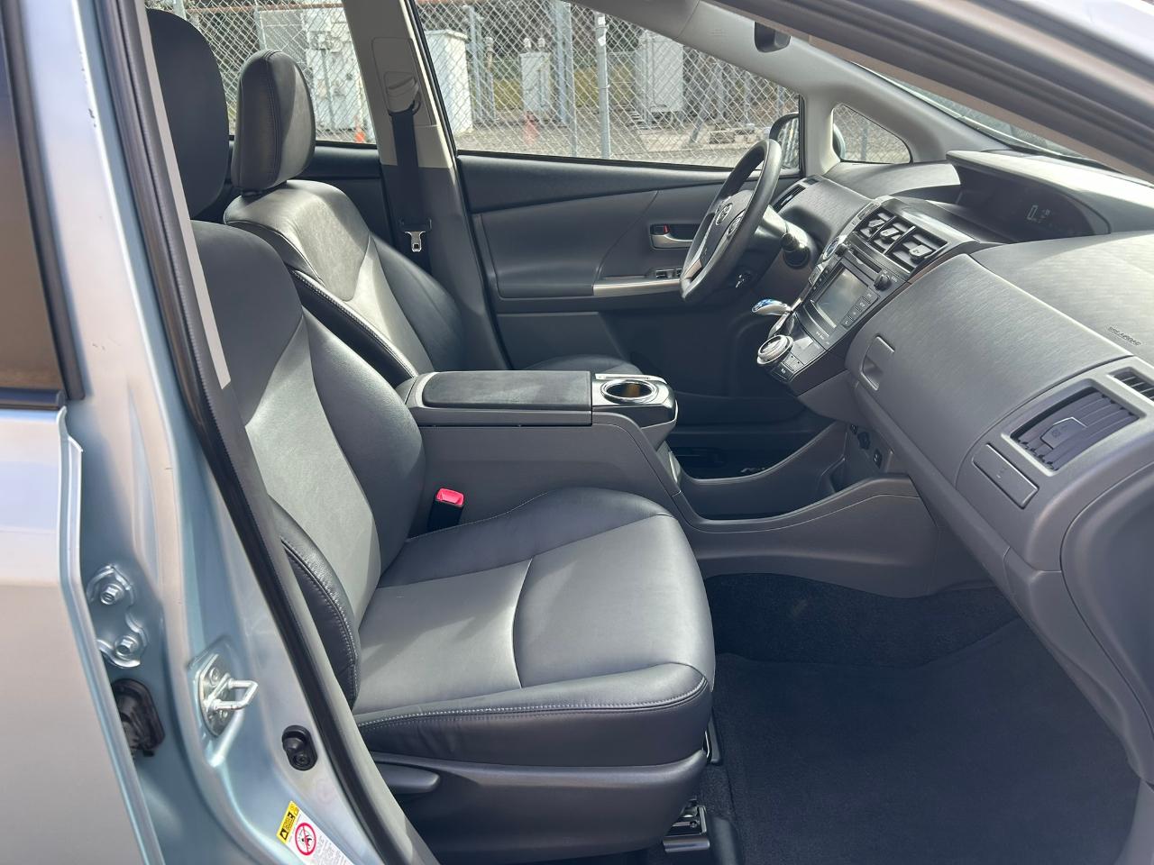 Toyota Prius V Five 2012