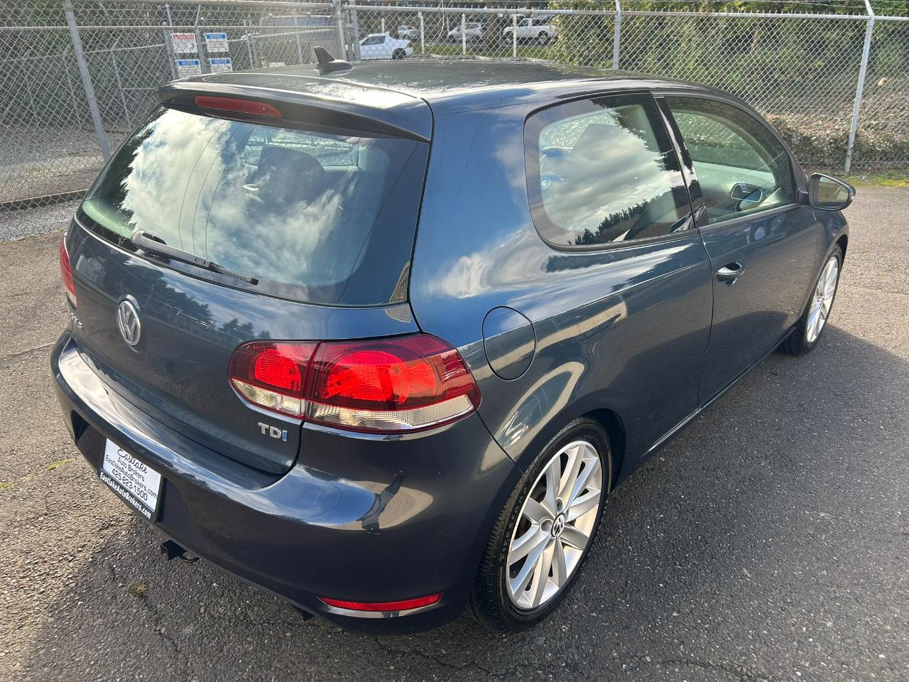 Volkswagen Golf 2.0L 2-Door TDI 2011