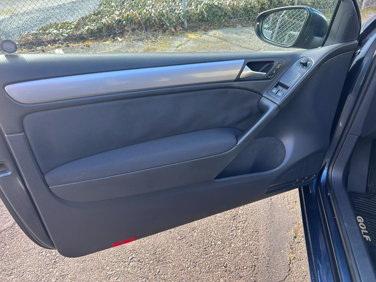 Volkswagen Golf 2.0L 2-Door TDI 2011