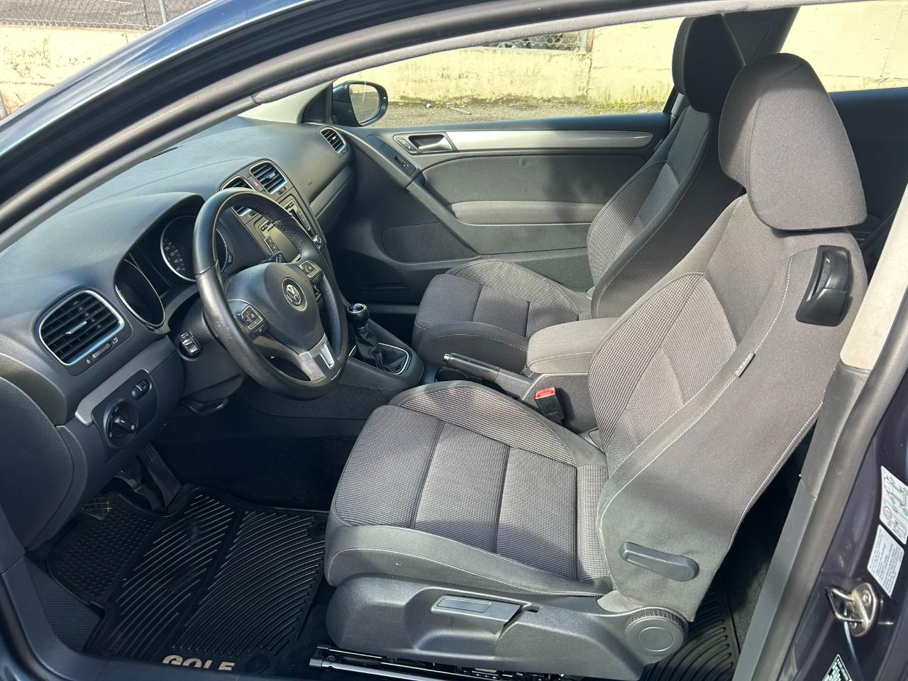 Volkswagen Golf 2.0L 2-Door TDI 2011