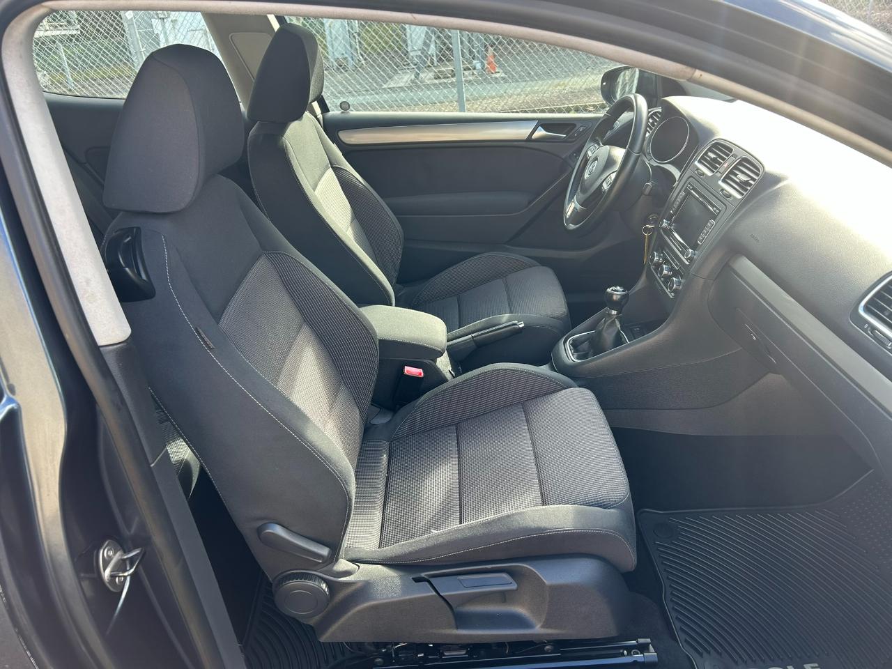 Volkswagen Golf 2.0L 2-Door TDI 2011