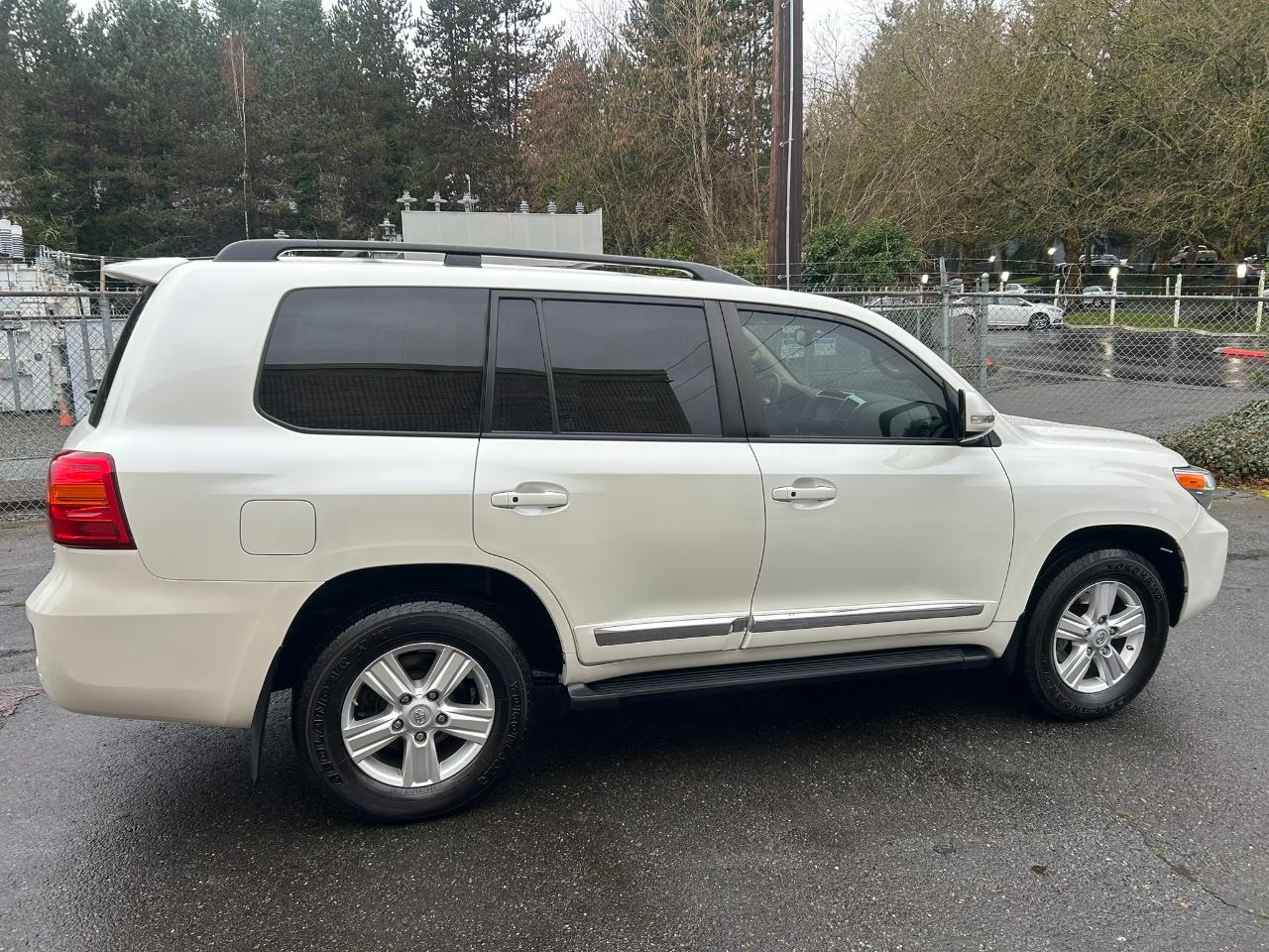 Toyota Land Cruiser 4WD 2013