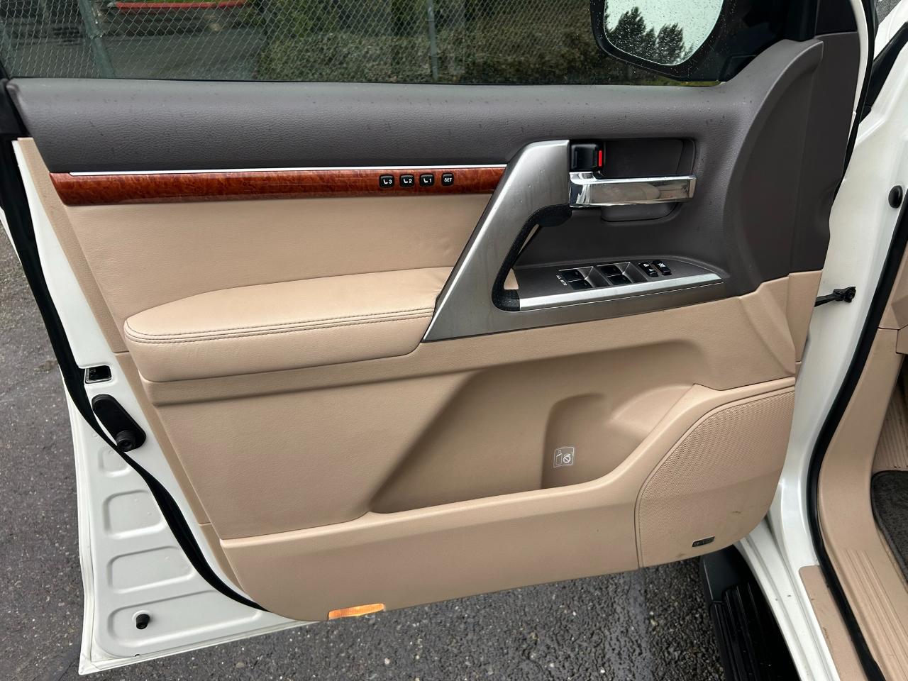 Toyota Land Cruiser 4WD 2013