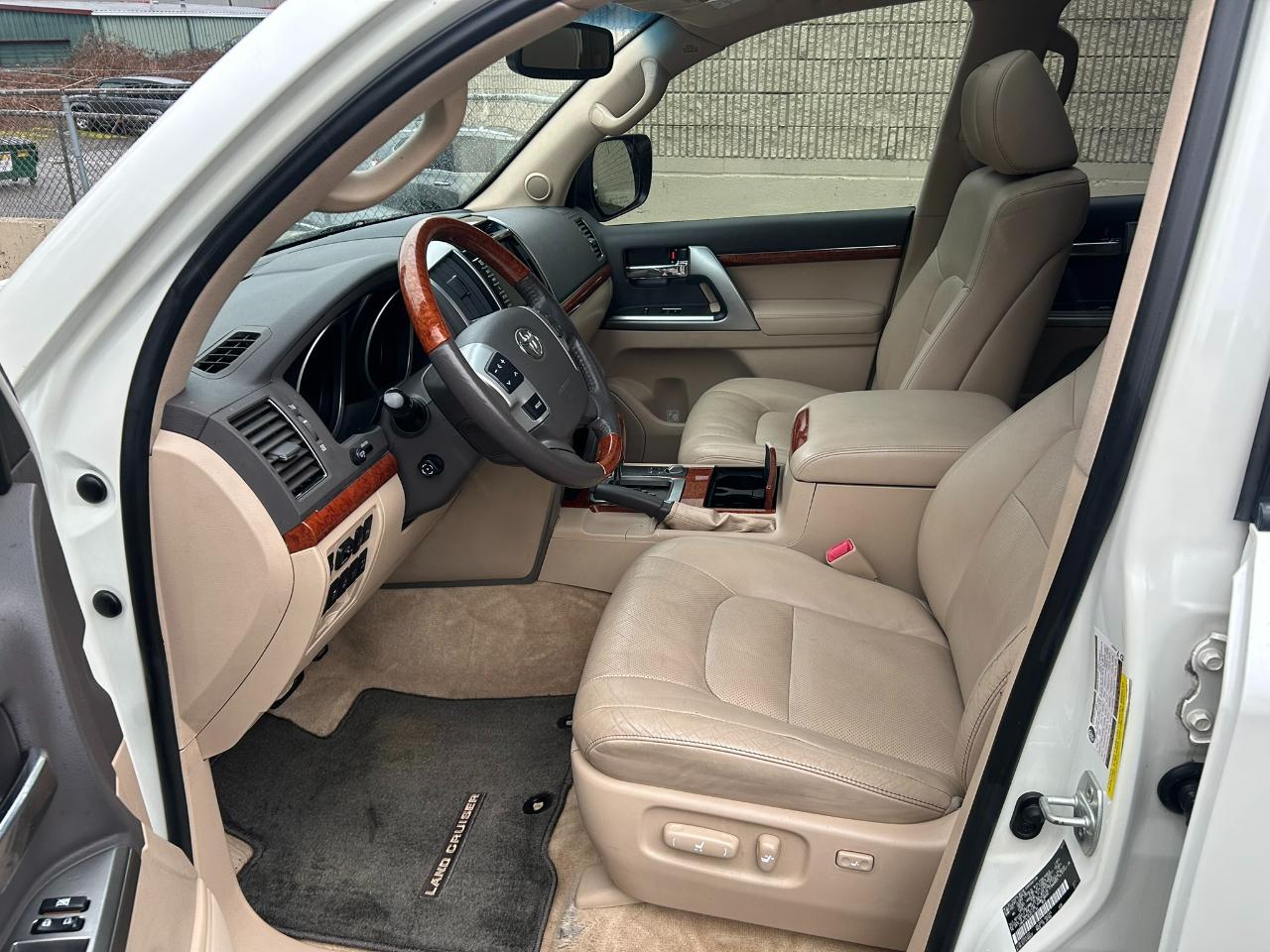 Toyota Land Cruiser 4WD 2013