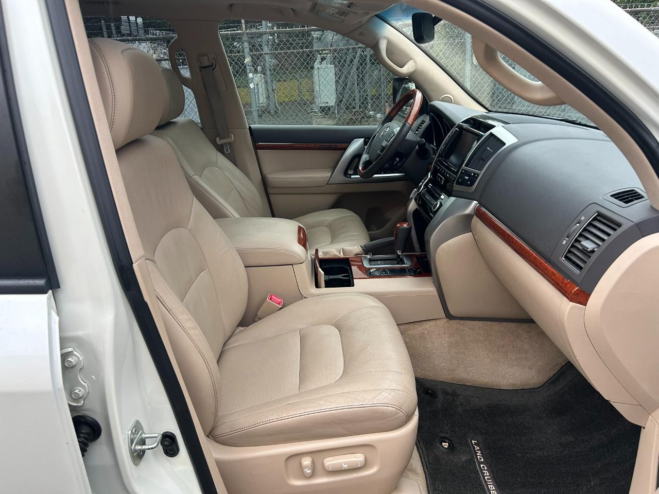 Toyota Land Cruiser 4WD 2013