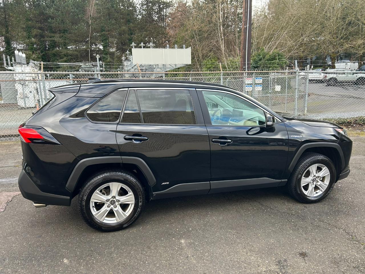 Toyota RAV4 Hybrid XLE 2021