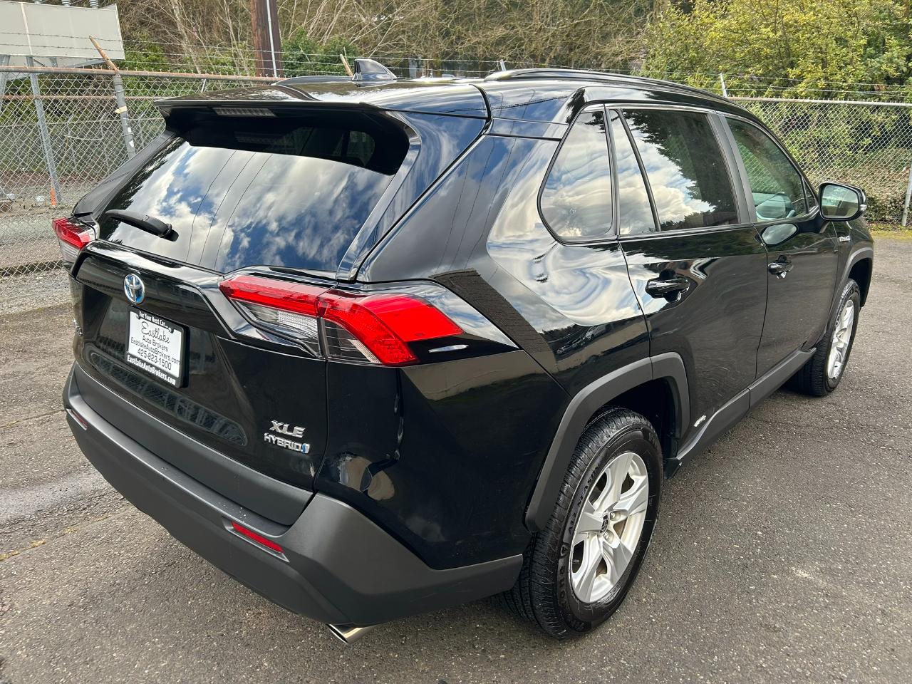 Toyota RAV4 Hybrid XLE 2021