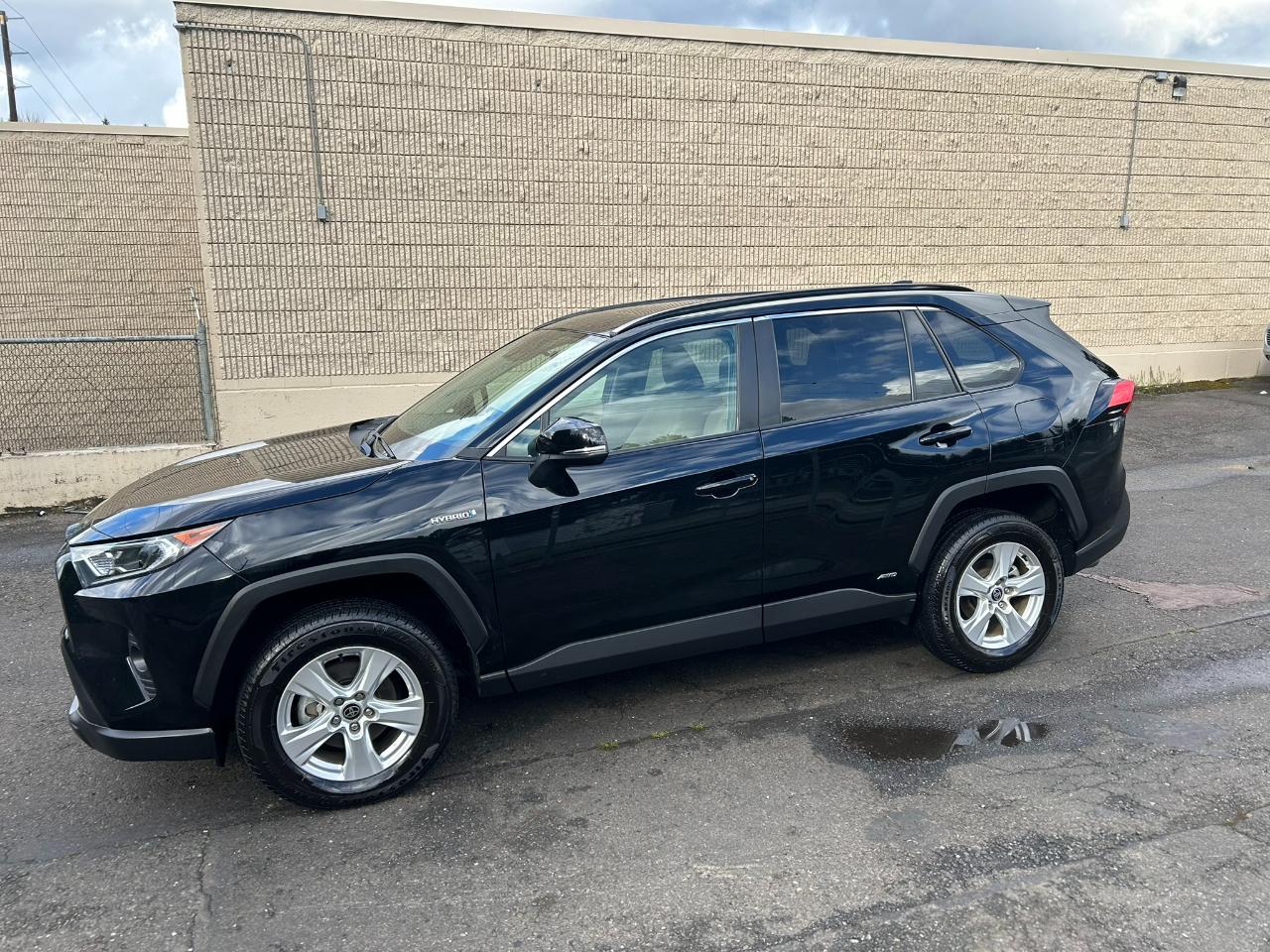 Toyota RAV4 Hybrid XLE 2021