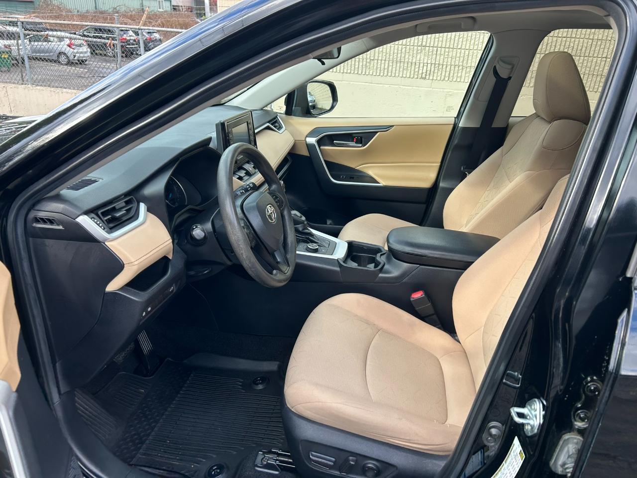 Toyota RAV4 Hybrid XLE 2021