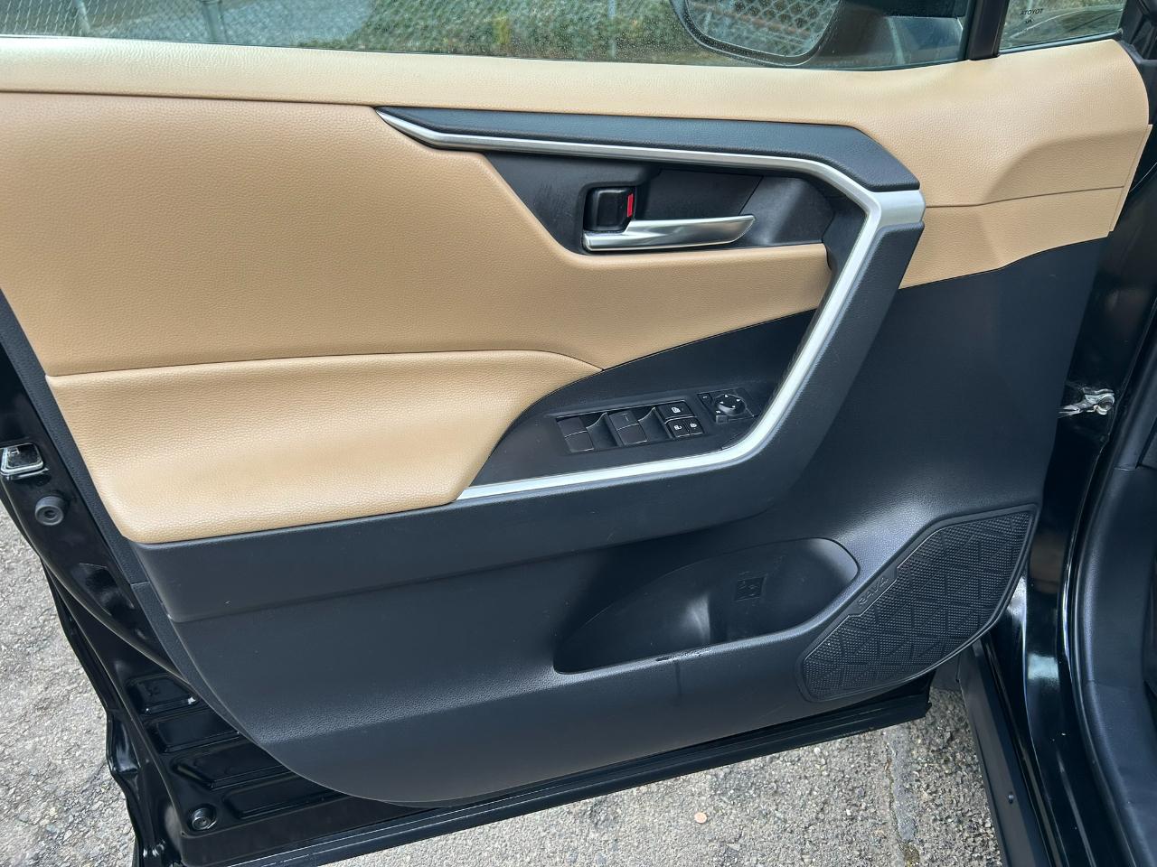 Toyota RAV4 Hybrid XLE 2021