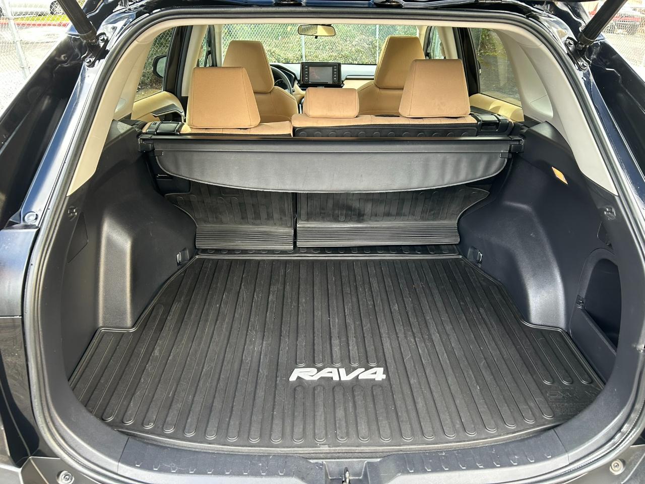 Toyota RAV4 Hybrid XLE 2021