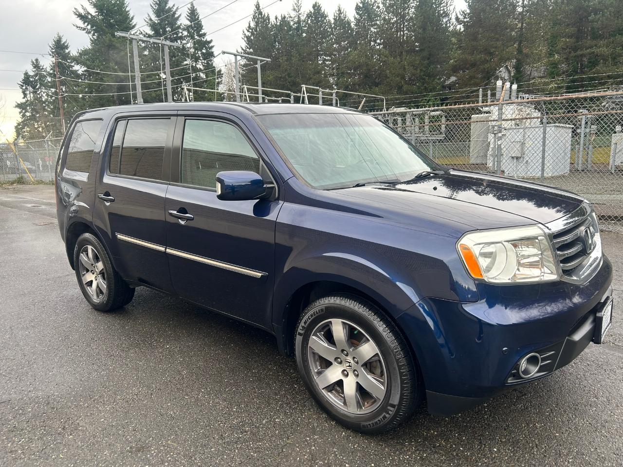 Honda Pilot Touring 4WD 5-Spd AT with DVD 2013
