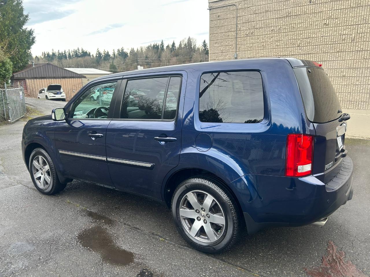 Honda Pilot Touring 4WD 5-Spd AT with DVD 2013