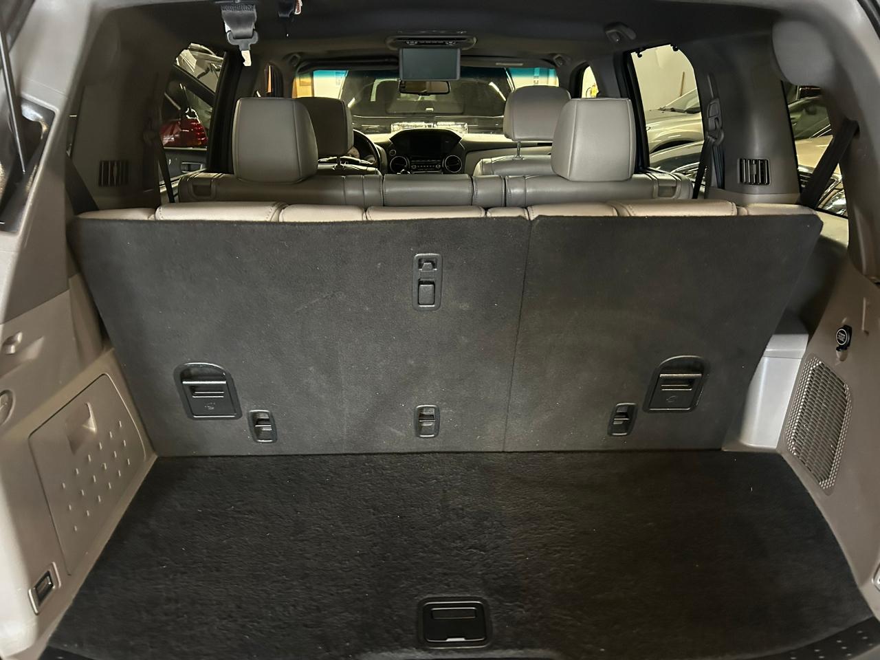 Honda Pilot Touring 4WD 5-Spd AT with DVD 2013