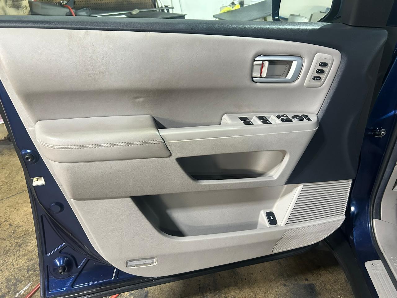 Honda Pilot Touring 4WD 5-Spd AT with DVD 2013