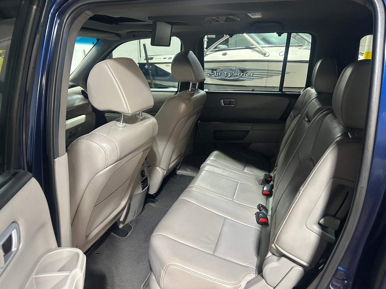 Honda Pilot Touring 4WD 5-Spd AT with DVD 2013