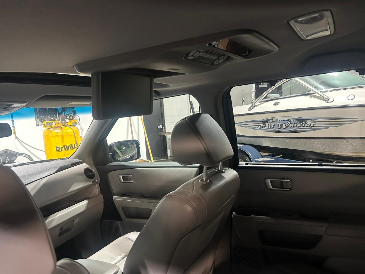 Honda Pilot Touring 4WD 5-Spd AT with DVD 2013