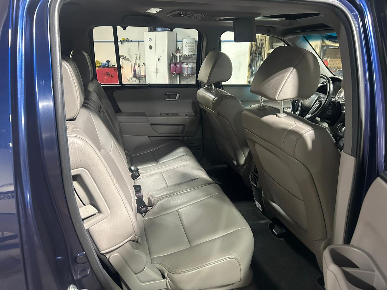 Honda Pilot Touring 4WD 5-Spd AT with DVD 2013