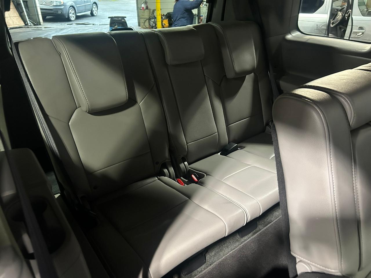 Honda Pilot Touring 4WD 5-Spd AT with DVD 2013