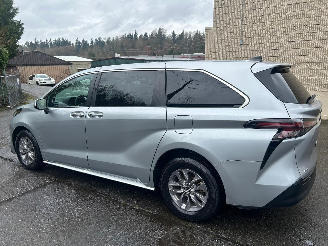 Toyota Sienna XLE 7-Passenger AWD 2023