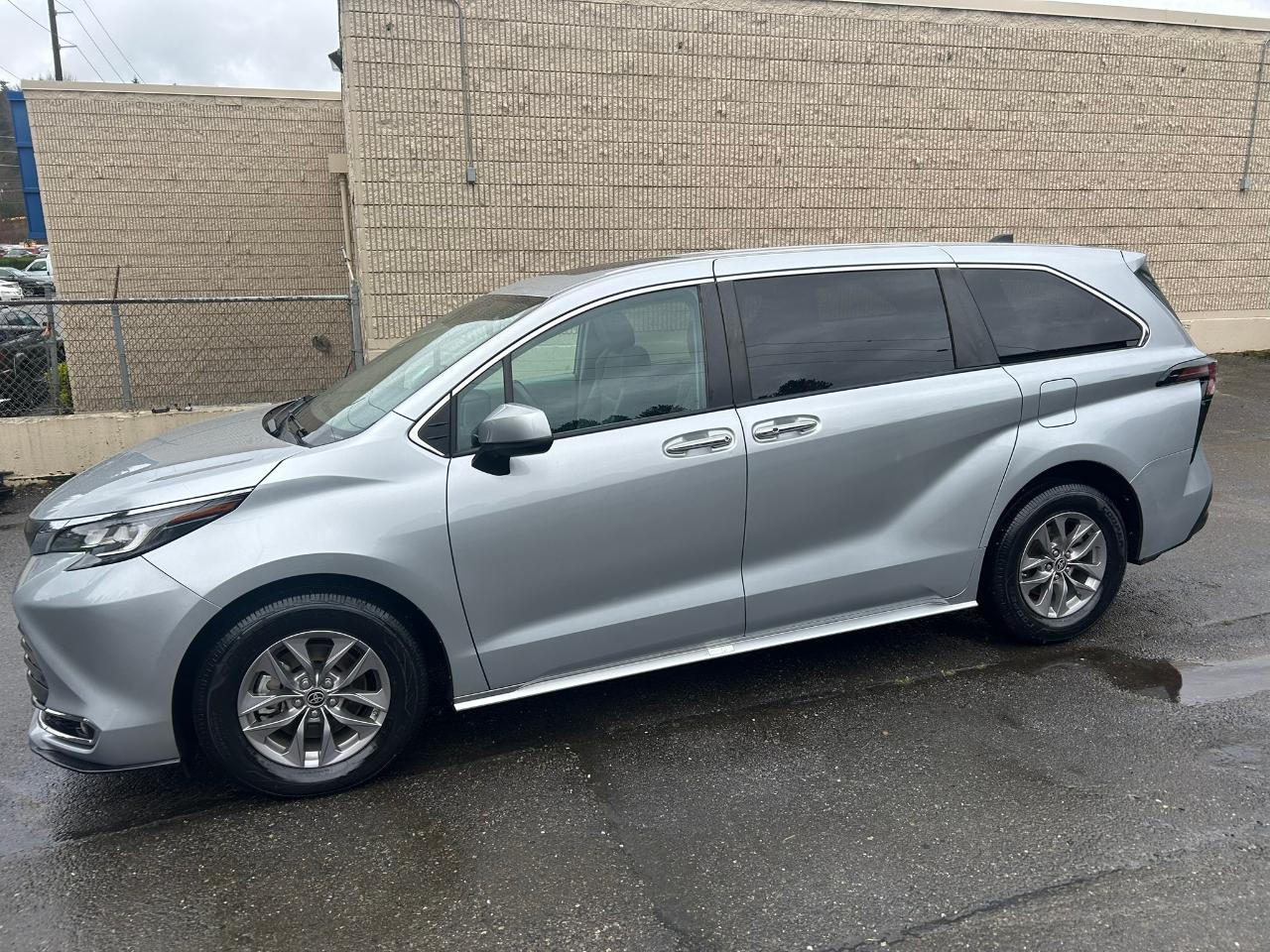 Toyota Sienna XLE 7-Passenger AWD 2023