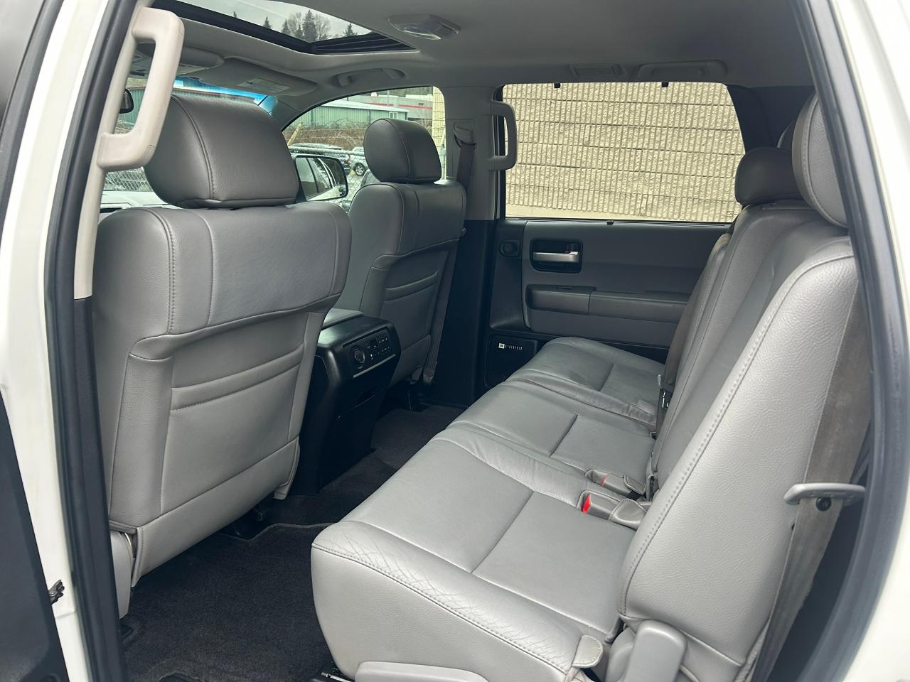 Toyota Sequoia Limited 4WD FFV 2013