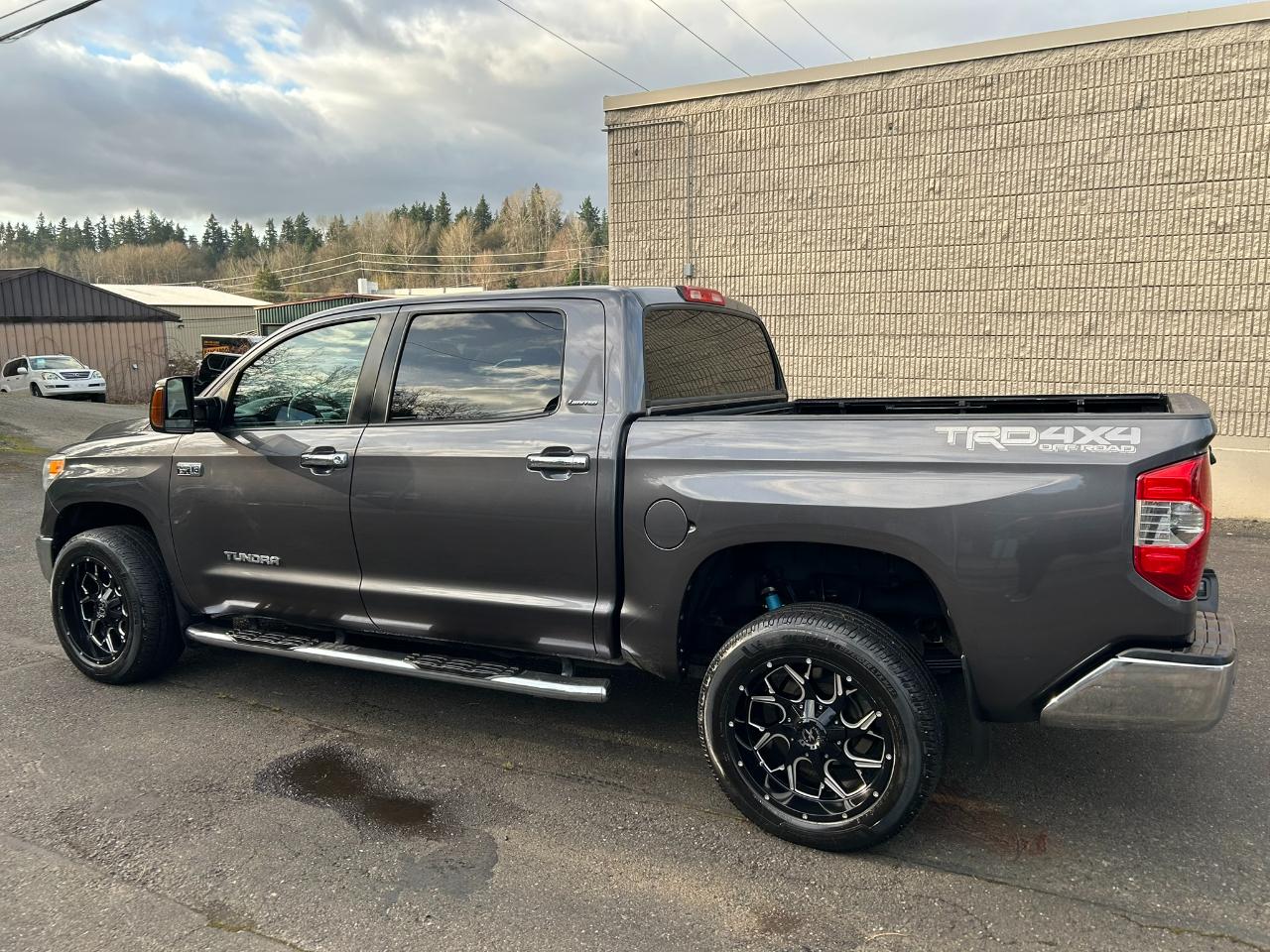 Toyota Tundra Limited 5.7L FFV CrewMax 4WD 2015