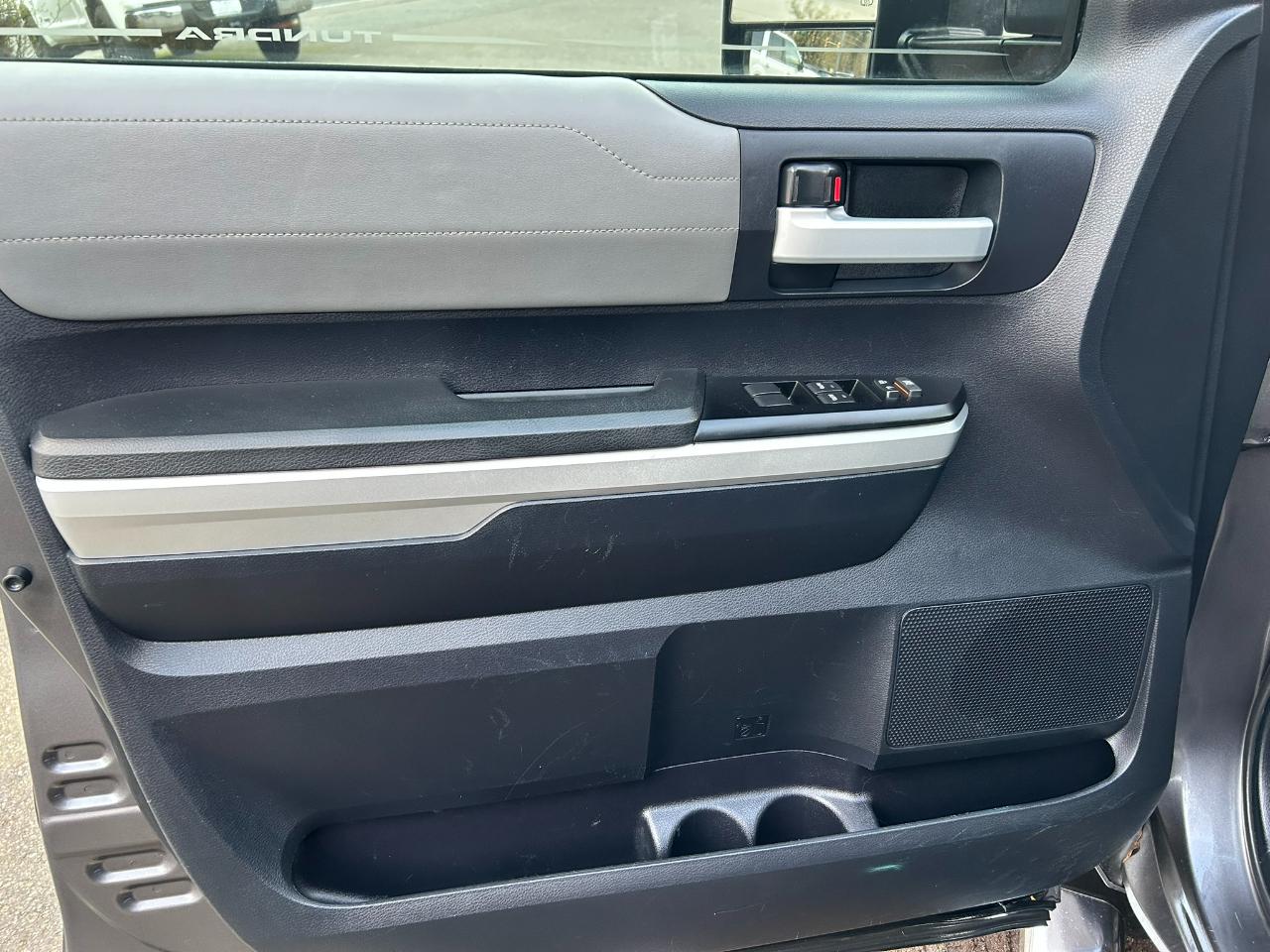 Toyota Tundra Limited 5.7L FFV CrewMax 4WD 2015