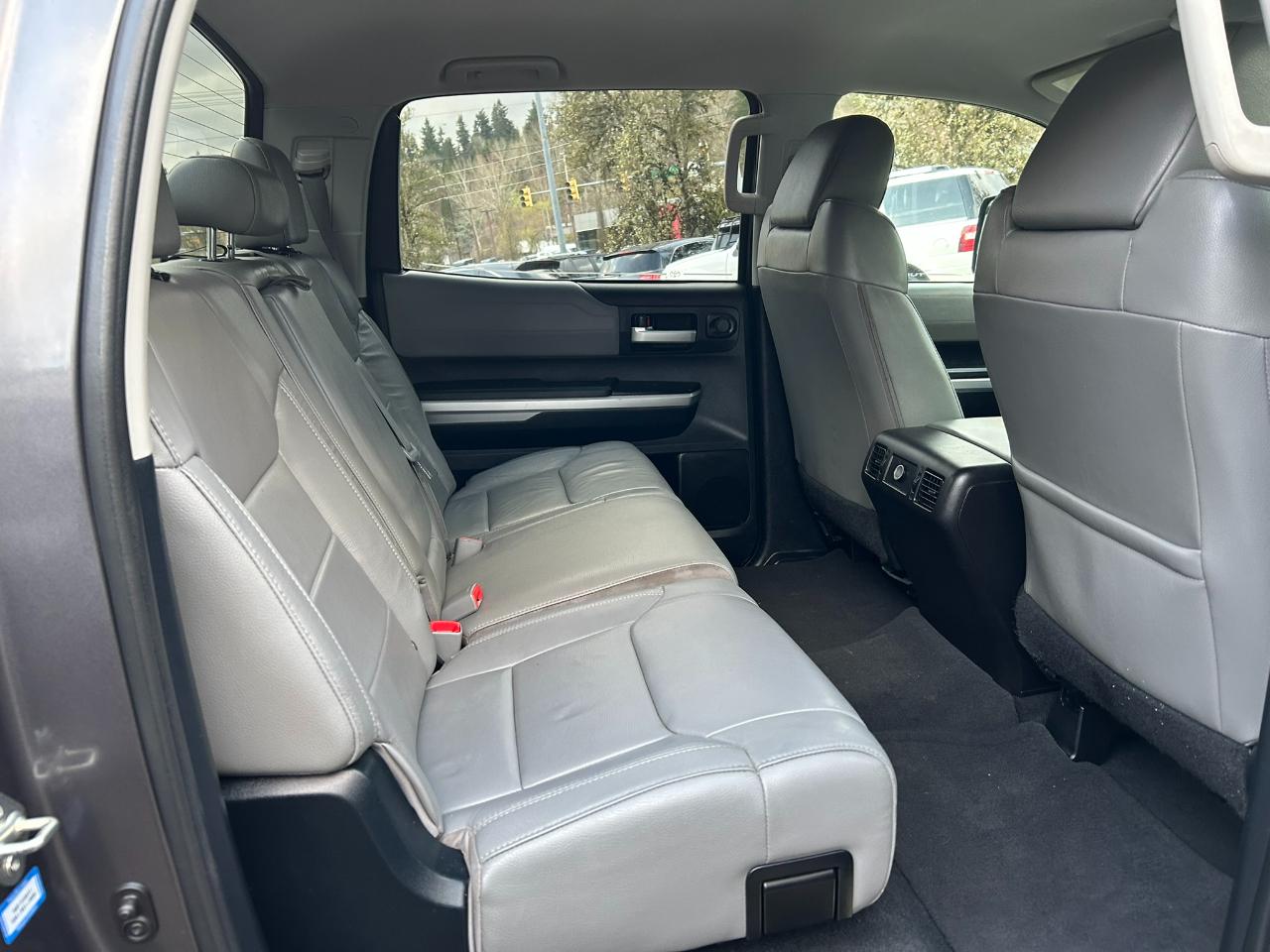 Toyota Tundra Limited 5.7L FFV CrewMax 4WD 2015