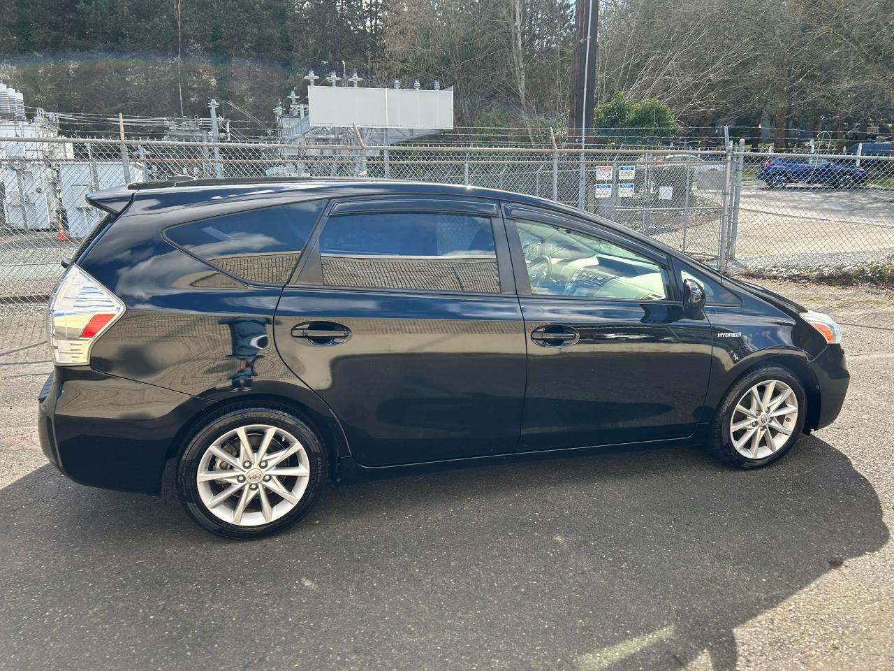 Toyota Prius V Five 2014