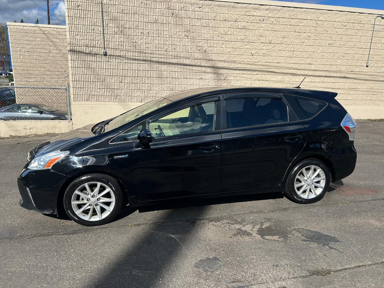 Toyota Prius V Five 2014