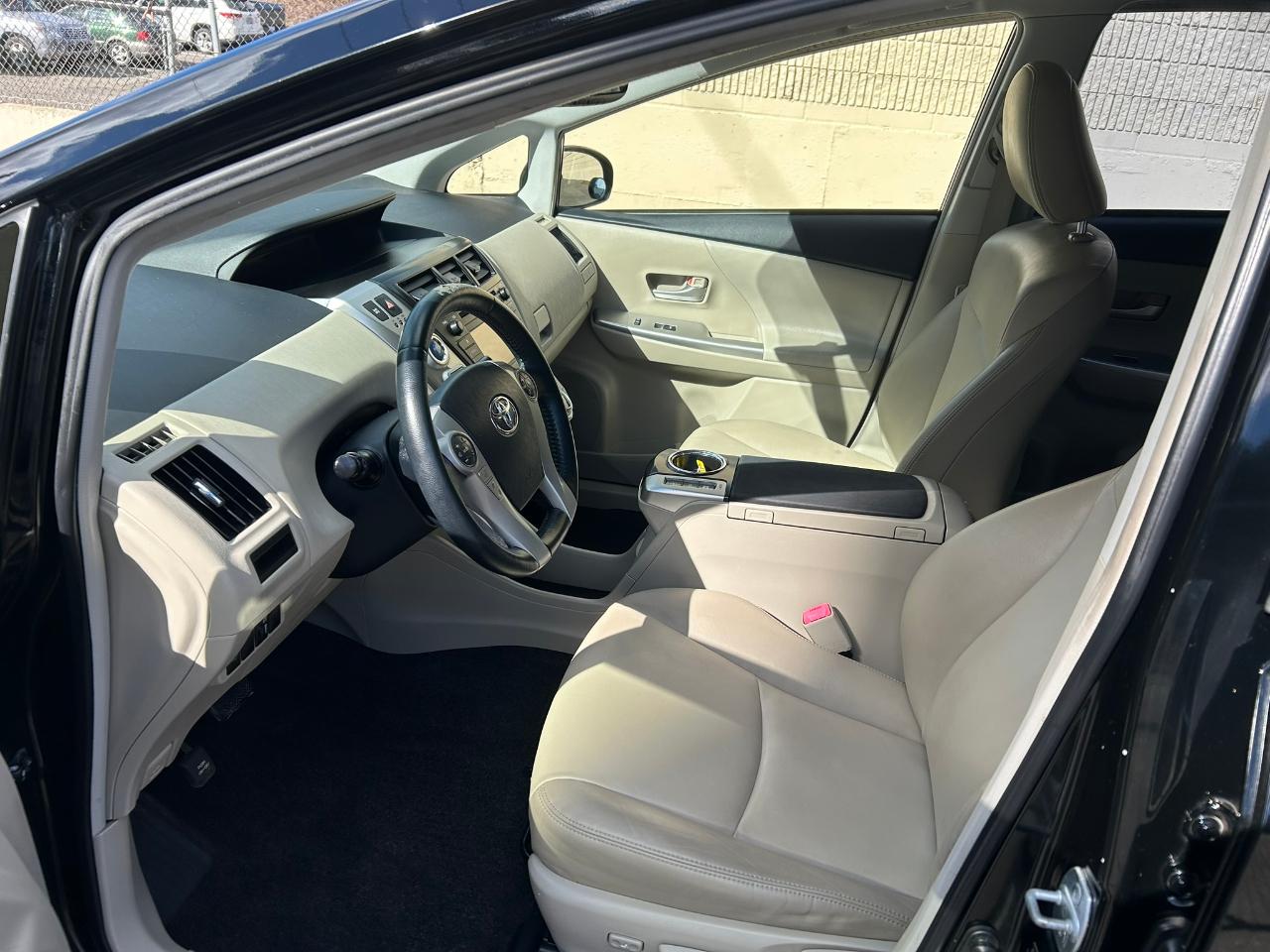 Toyota Prius V Five 2014