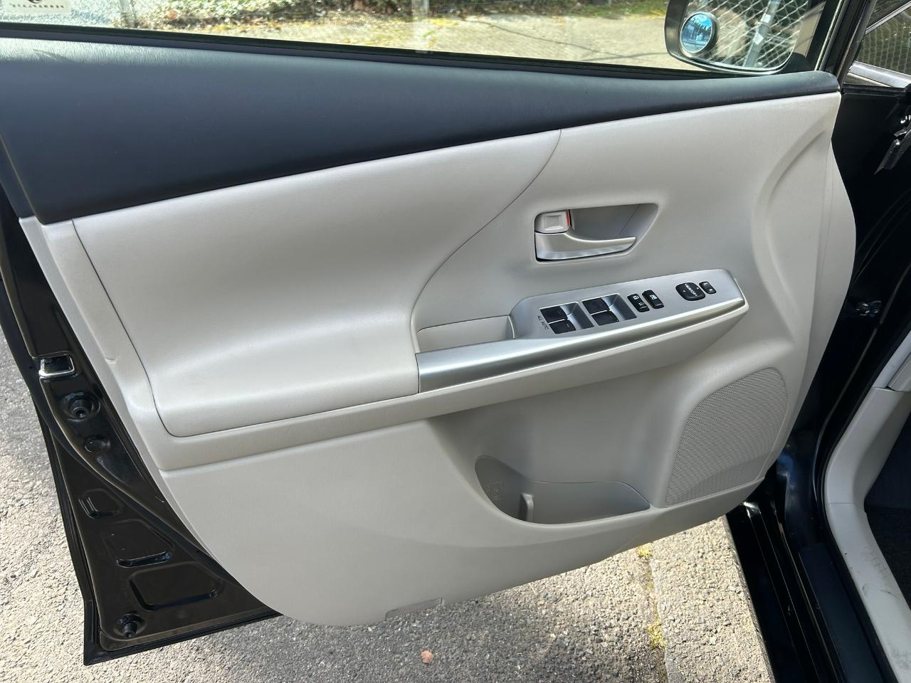 Toyota Prius V Five 2014