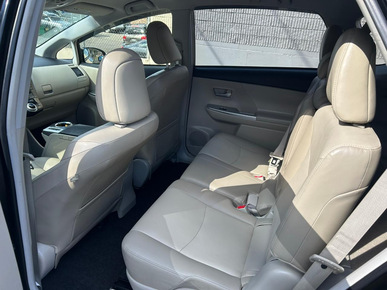 Toyota Prius V Five 2014