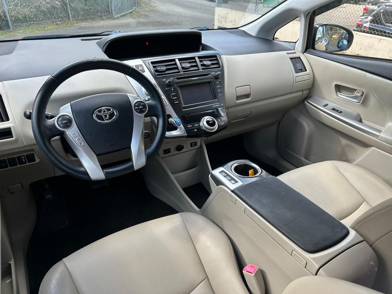 Toyota Prius V Five 2014