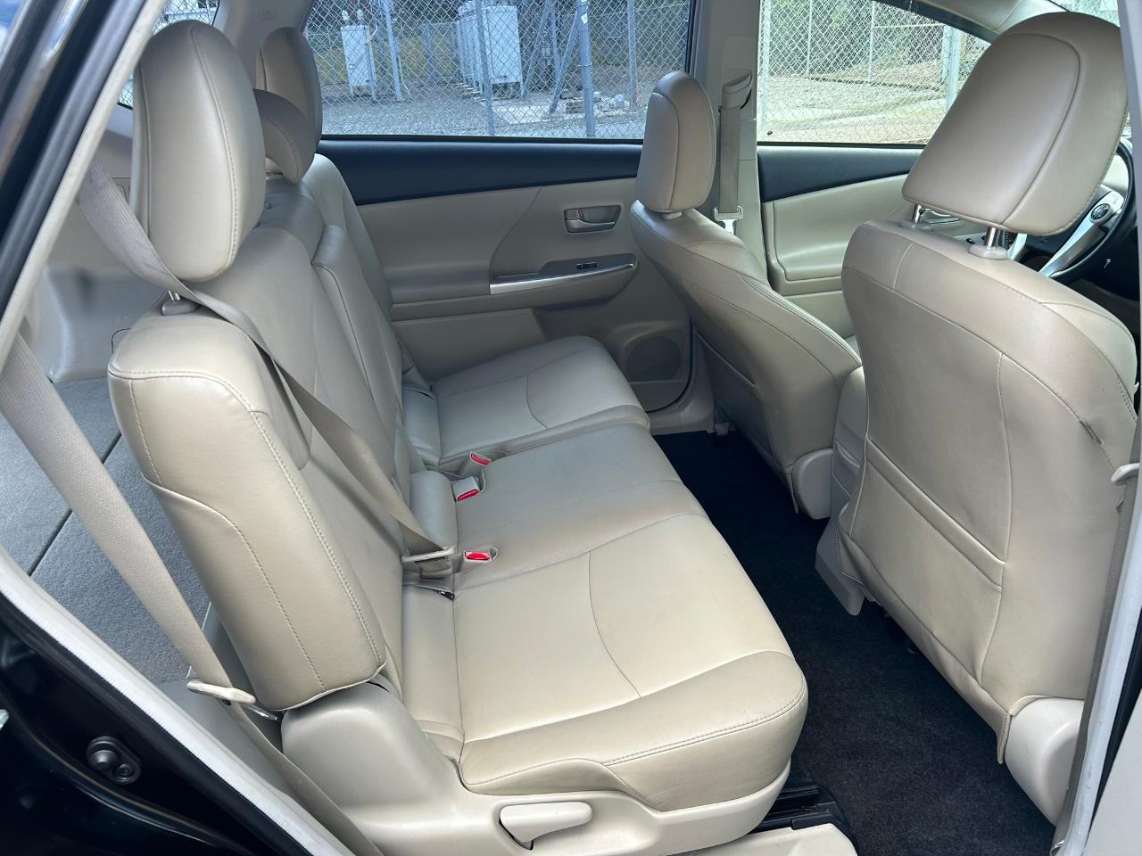 Toyota Prius V Five 2014