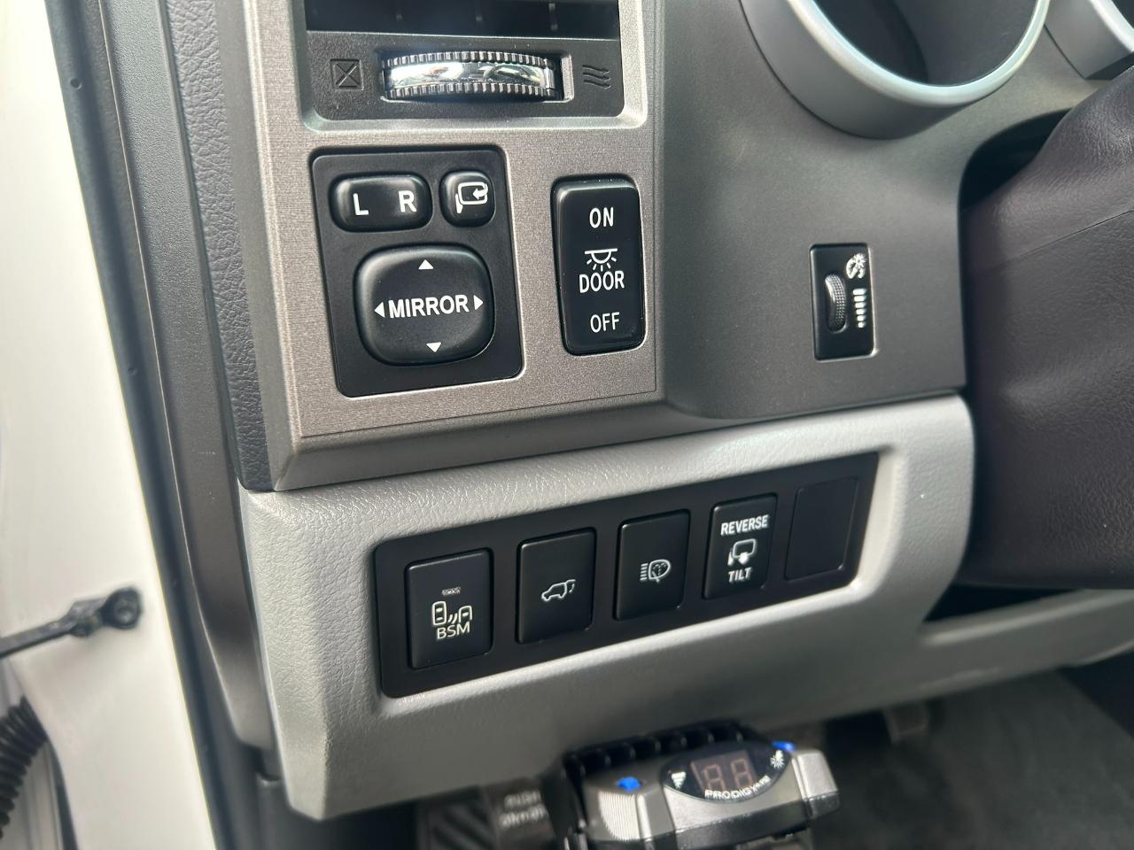 Toyota Sequoia Plantium 4WD FFV 2016