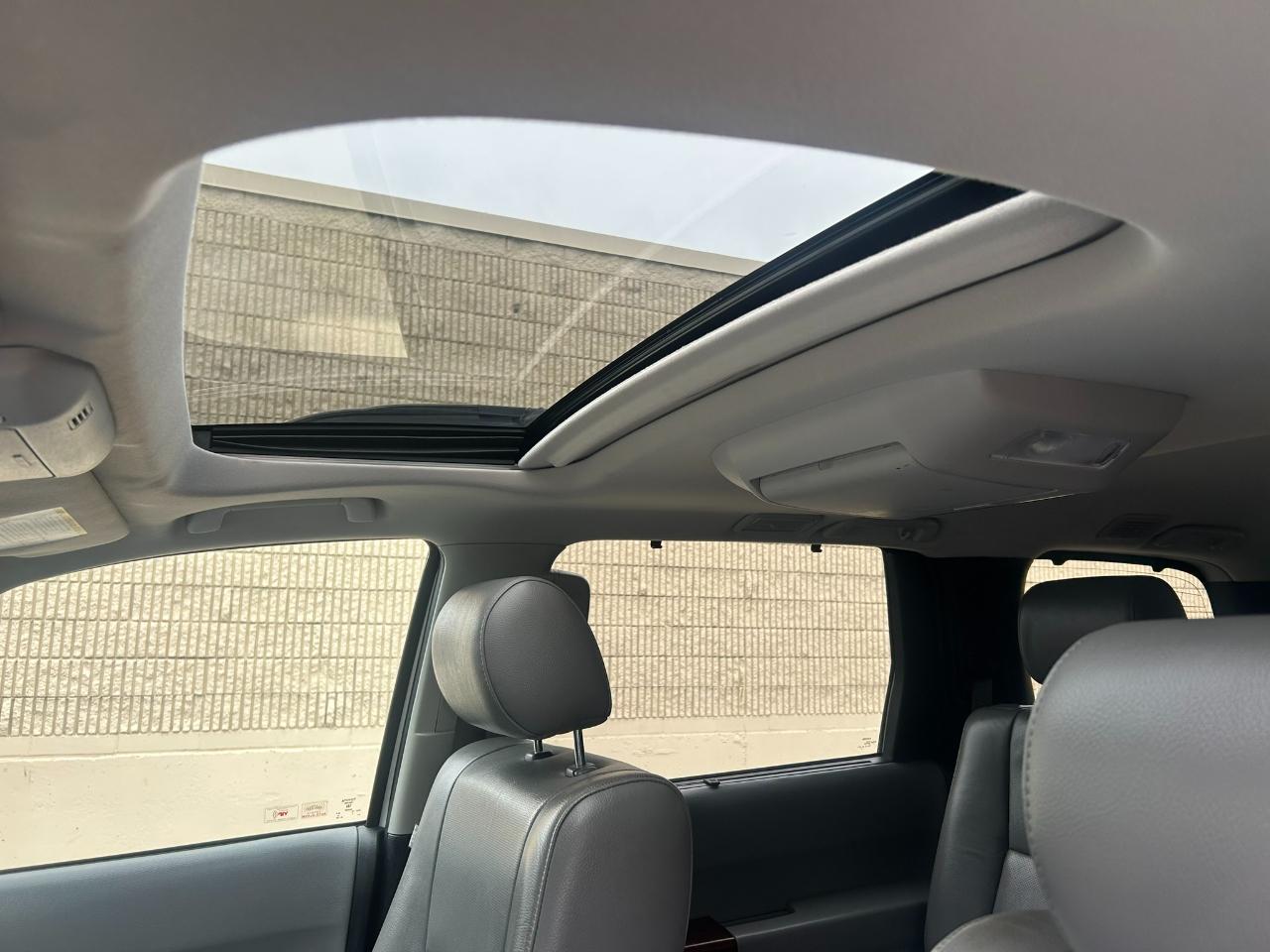 Toyota Sequoia Plantium 4WD FFV 2016