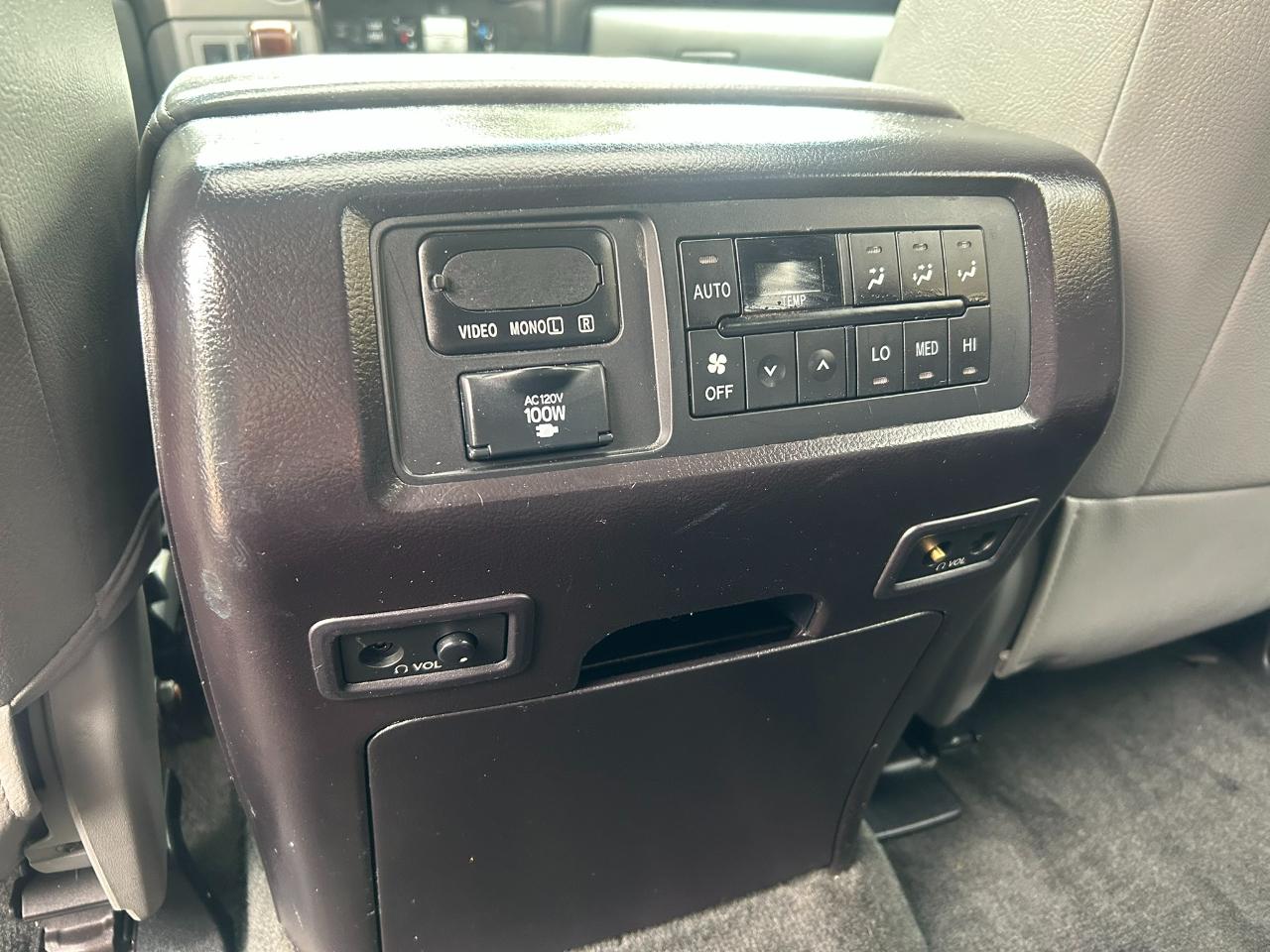 Toyota Sequoia Plantium 4WD FFV 2016