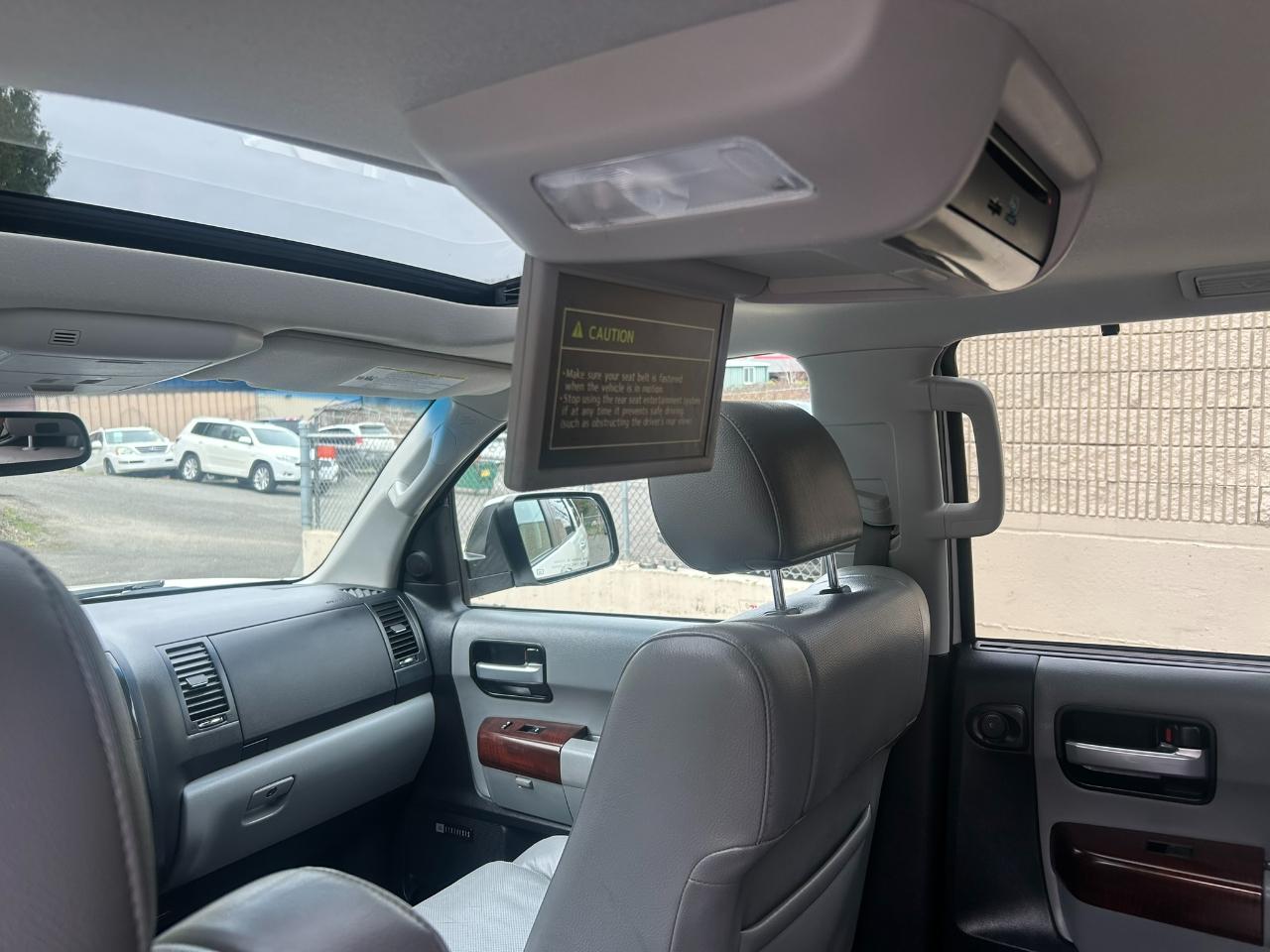 Toyota Sequoia Plantium 4WD FFV 2016