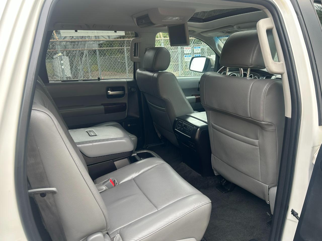 Toyota Sequoia Plantium 4WD FFV 2016