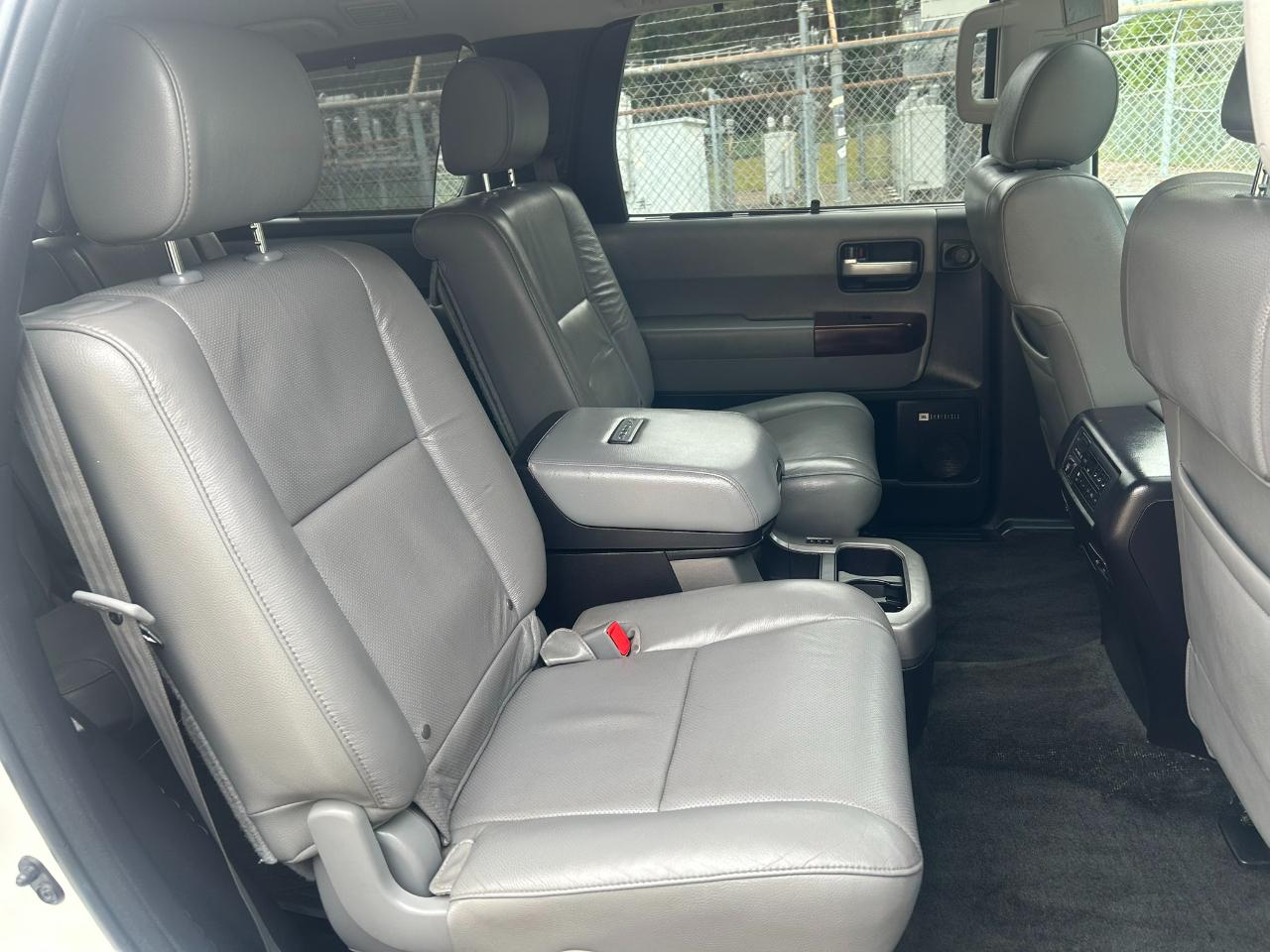 Toyota Sequoia Plantium 4WD FFV 2016