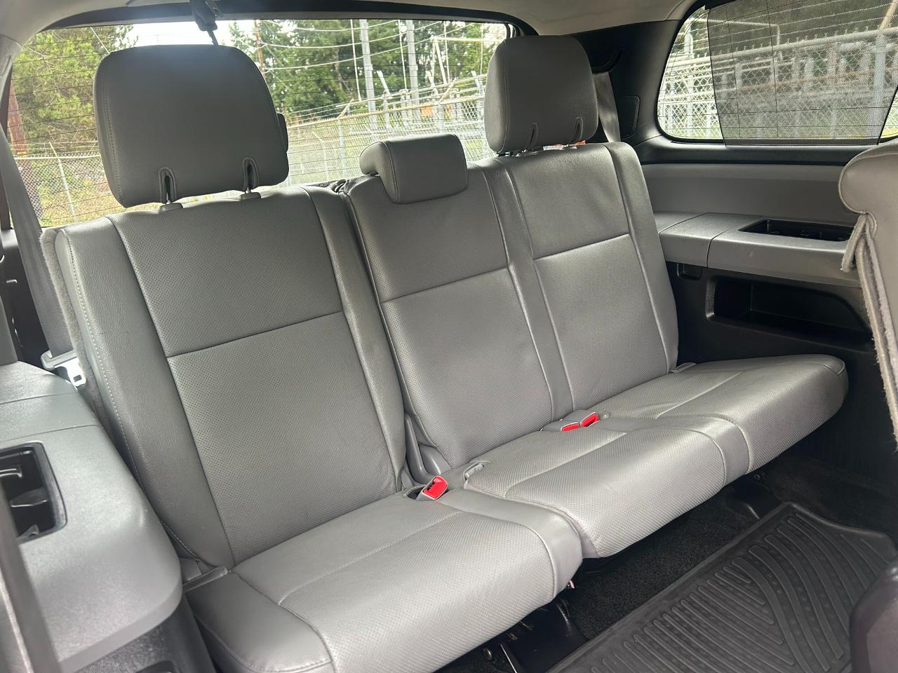 Toyota Sequoia Plantium 4WD FFV 2016